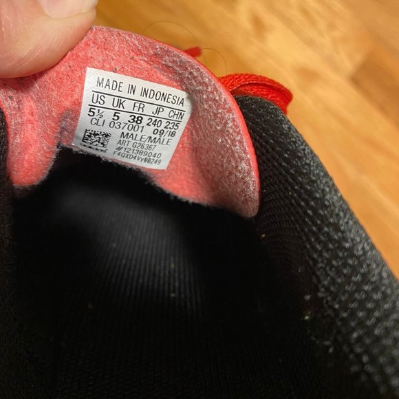 Boys Addidas Cleats - Picture 2 of 3